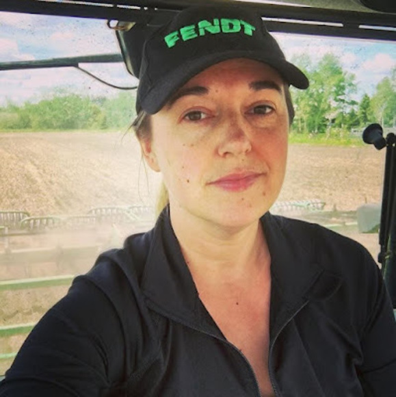 Meet your Posher, Kristen - Picture 1 of 1